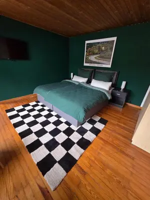 Ein Bett oder Betten in einem Zimmer der Unterkunft GreenHell Stays - Nürburgring