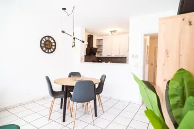 Küche/Küchenzeile in der Unterkunft Moselzeit - Moderne Ferienwohnung mit Terrasse und Burgblick
