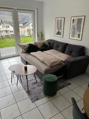 Ein Sitzbereich in der Unterkunft Moselzeit - Moderne Ferienwohnung mit Terrasse und Burgblick