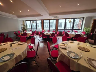 Ein Sitzbereich in der Unterkunft Hotel Montag