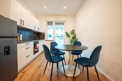 Küche/Küchenzeile in der Unterkunft Moderne 2-Zimmer Wohnung direkt am Koblenz HBF
