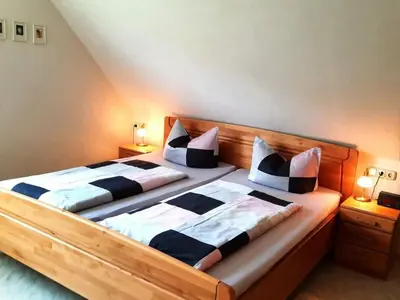 Ein Bett oder Betten in einem Zimmer der Unterkunft 2 Weinhaus Marmann