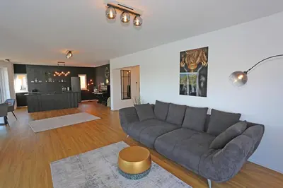 Ein Sitzbereich in der Unterkunft Exklusive Wohnung mit Balkon und direktem Rheinblick mit 2 Schlafzimmern für bis zu 5 Gäste