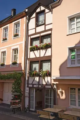 Das Gebäude in dem sich das Ferienhaus befindet