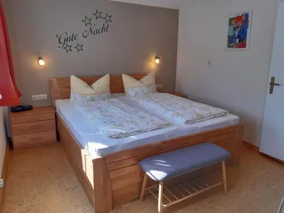 Ein Bett oder Betten in einem Zimmer der Unterkunft Apartment FEWO Flieder by Interhome