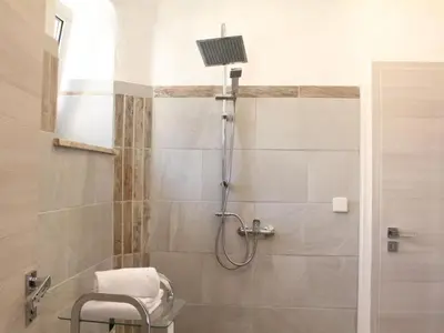Ein Badezimmer in der Unterkunft Holiday Home Modernes Ferienhaus in Daun by Interhome