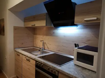 Küche/Küchenzeile in der Unterkunft Holiday Home City FH Vulkaneinfel by Interhome