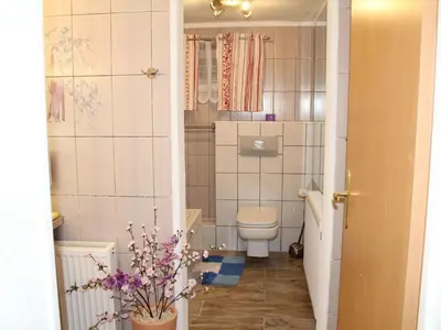 Ein Badezimmer in der Unterkunft Holiday Home City FH Vulkaneinfel by Interhome