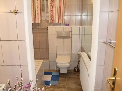 Ein Badezimmer in der Unterkunft Holiday Home City FH Vulkaneinfel by Interhome