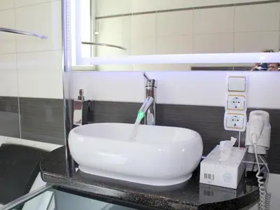 Ein Badezimmer in der Unterkunft Apartment Appartement in Schalkenmehren mit Schönem Balkon by Interhome