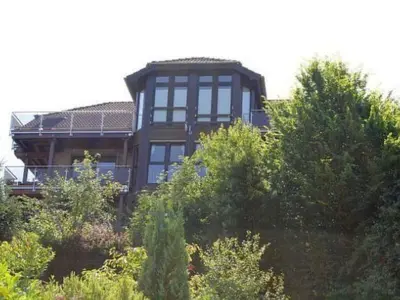 Ein Garten an der Unterkunft Apartment Elegante Ferienwohnung in Schalkenmehren by Interhome