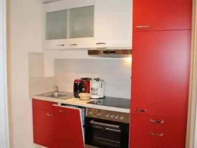 Küche/Küchenzeile in der Unterkunft Apartment Maaridyll in Schalkenmehren by Interhome