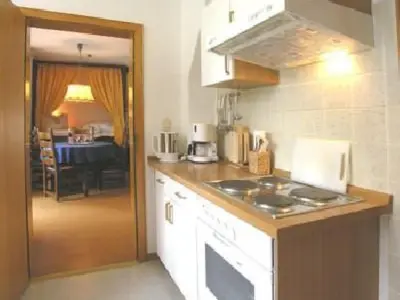 Küche/Küchenzeile in der Unterkunft Apartment FEWO Dahlie by Interhome