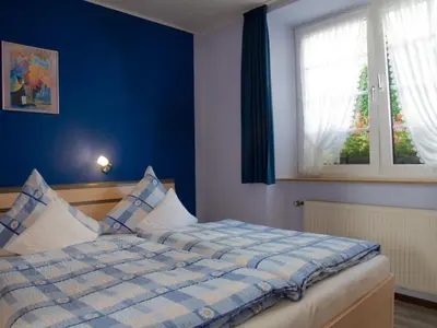 Ein Bett oder Betten in einem Zimmer der Unterkunft Apartment FEWO Dahlie by Interhome