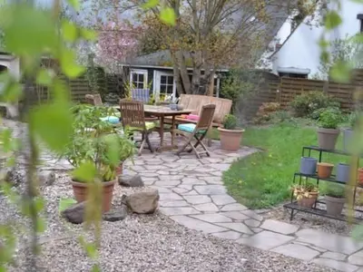 Ein Garten an der Unterkunft Apartment Schiefer Blick- Wohnung mit Terrasse und Balkon by Interhome