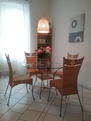Ein Sitzbereich in der Unterkunft Ferienwohnung Mosel-Rhein