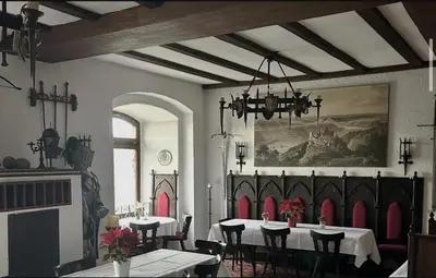 Ein Sitzbereich in der Unterkunft Burg Liebenstein