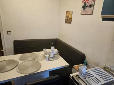 Grundriss der Unterkunft Gemütliche 2-Zimmer-Ferienwohnung mit Wohnzimmer, Dusche & Küche, Schlafzimmer
