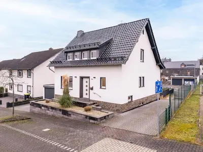 Das Gebäude in dem sich das Ferienhaus befindet