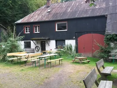 Ein Garten an der Unterkunft Main building Neumühle