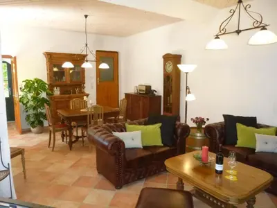 Ein Sitzbereich in der Unterkunft Apartment Moselidyll-Traumferienwohnung in exponierter Moselufer-Lage by Interhome