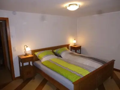 Ein Bett oder Betten in einem Zimmer der Unterkunft Apartment Moselidyll-Traumferienwohnung in exponierter Moselufer-Lage by Interhome