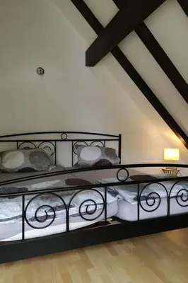 Ein Bett oder Betten in einem Zimmer der Unterkunft Holiday Home Romantisches Fachwerkhaus zwischen Rhein und Mosel by Interhome