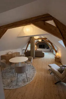 Ein Sitzbereich in der Unterkunft Hof zur Nette -Stilvoller Rückzugsort im Herzen des Maifelds