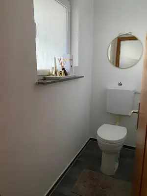 Ein Badezimmer in der Unterkunft TDY TLA Housing & Guest Apartment