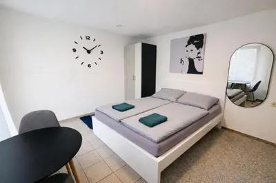 Ein Bett oder Betten in einem Zimmer der Unterkunft Kleines Apartment mit Doppelbett