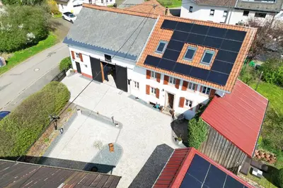 Das Gebäude in dem sich die Ferienwohnung befindet