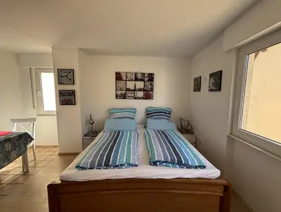 Ein Bett oder Betten in einem Zimmer der Unterkunft Pension Yachthafen, Nikolausufer 40