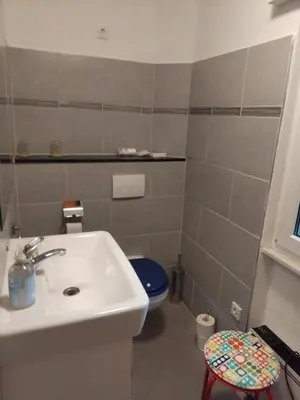 Ein Badezimmer in der Unterkunft Pension Yachthafen, Nikolausufer 40