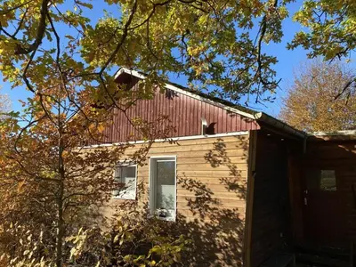Das Gebäude in dem sich das Ferienhaus befindet