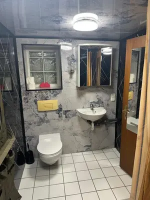Ein Badezimmer in der Unterkunft Freilinger See Bar