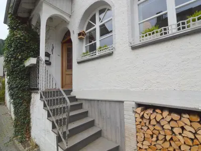 Das Gebäude in dem sich das Ferienhaus befindet