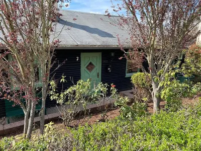 Ein Garten an der Unterkunft Gemütliches Ferienhaus