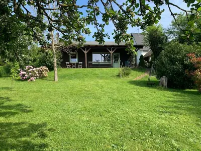 Ein Garten an der Unterkunft Gemütliches Ferienhaus