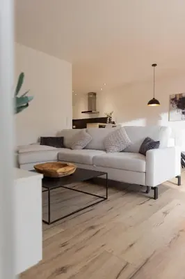 Ein Sitzbereich in der Unterkunft Exklusive Ferienwohnung in Kottenheim am Laacher See