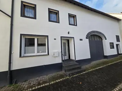 Das Gebäude in dem sich der Bauernhof befindet