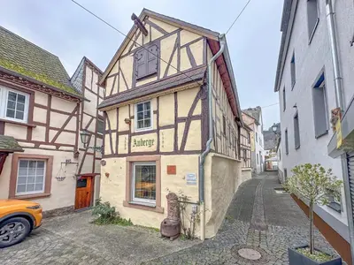 Das Gebäude in dem sich das Ferienhaus befindet