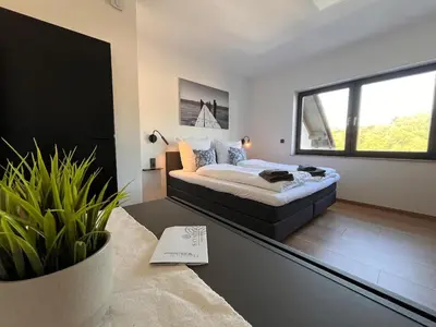 Ein Bett oder Betten in einem Zimmer der Unterkunft Ferienwohnung Sayntal - Blick auf Schloss Sayn