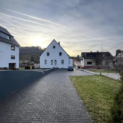 Das Gebäude in dem sich das Ferienhaus befindet