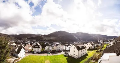 Ein allgemeiner Bergblick oder ein Berglick von der Ferienwohnung aus