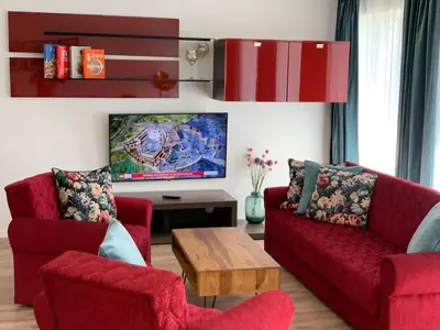 TV/Unterhaltungsangebot in der Unterkunft Eifel24, Homeoffice mit Terrasse
