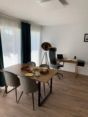Ein Sitzbereich in der Unterkunft Eifel24, Homeoffice mit Terrasse