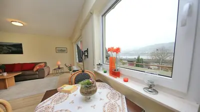 Ein allgemeiner Bergblick oder ein Berglick von der Ferienwohnung aus