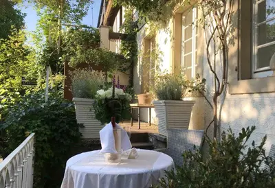Ein Garten an der Unterkunft Mosel-Side De Luxe Suite