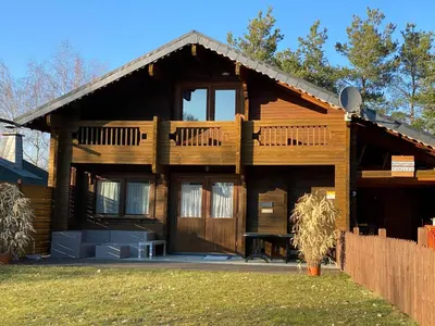 Das Gebäude in dem sich das Ferienhaus befindet