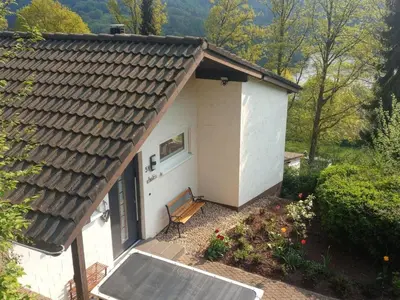 Das Gebäude in dem sich das Ferienhaus befindet